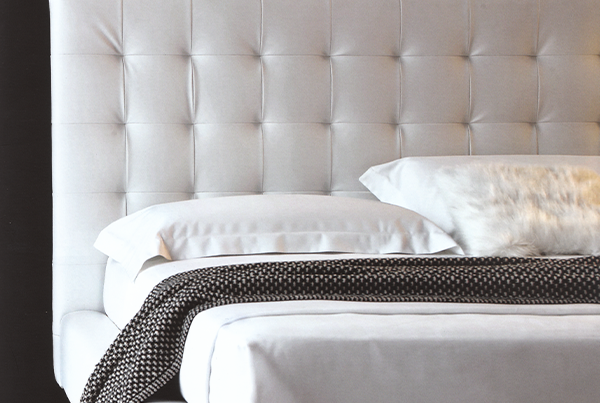 Letto in pelle imbottito
